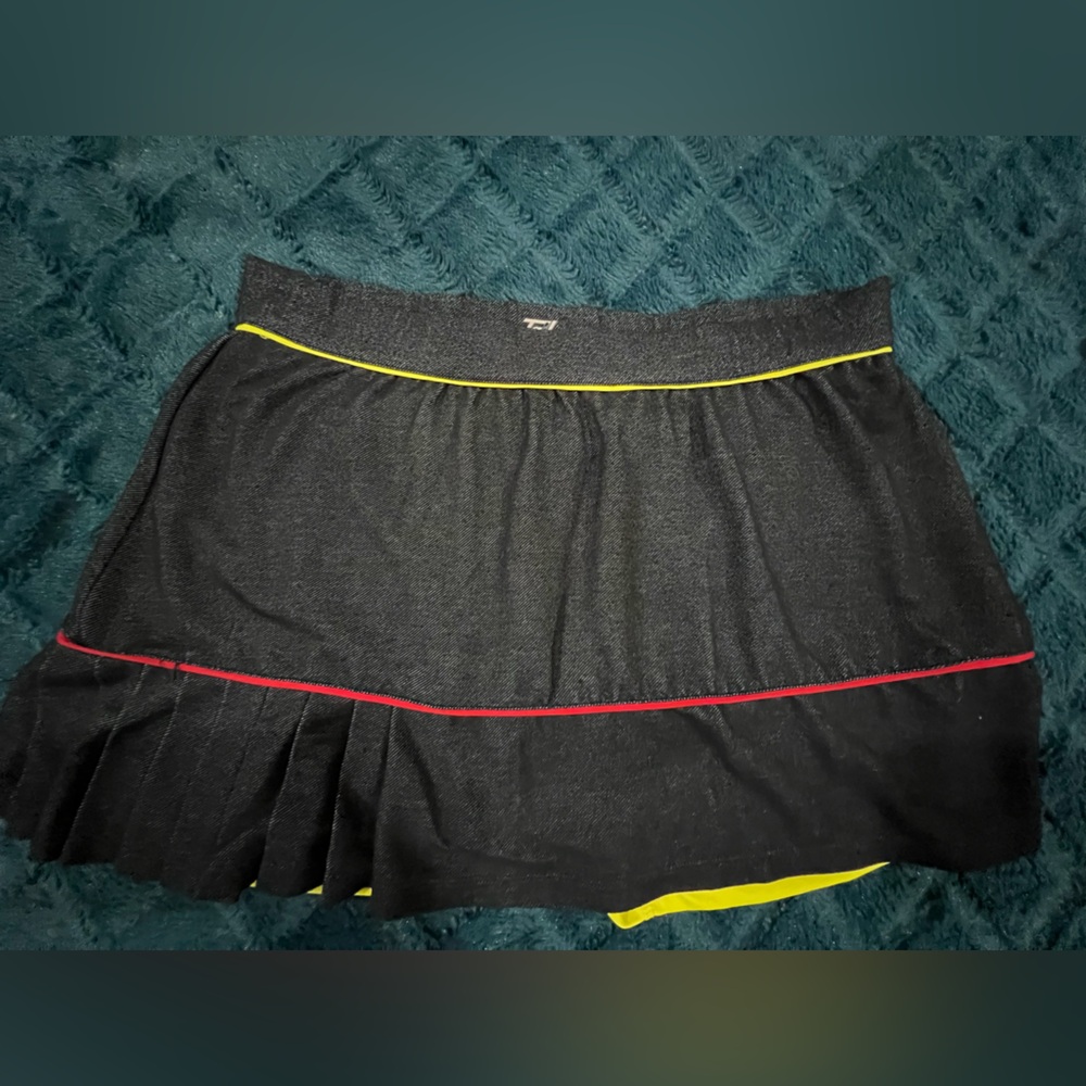 Tail Black and Yellow Athletic Shorts Lightweight Design
